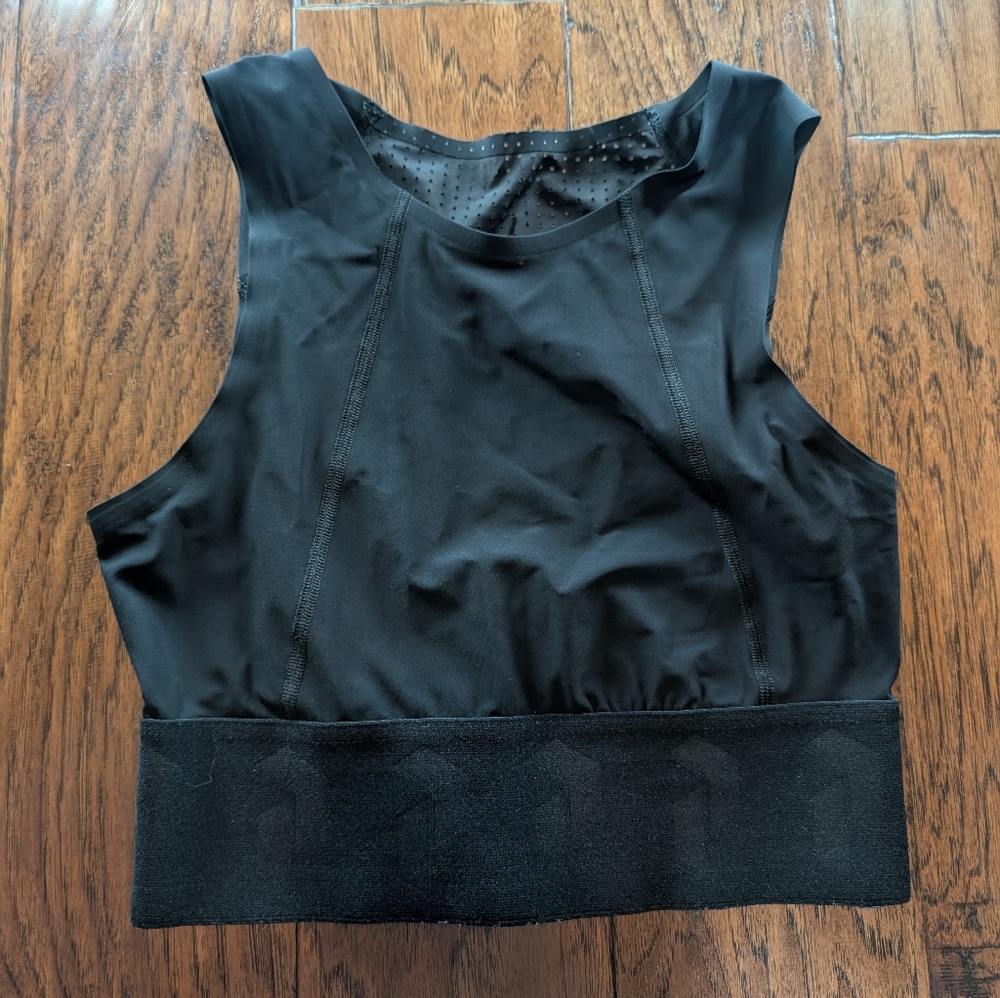 Peak Performance Black Sleeveless Crop Top